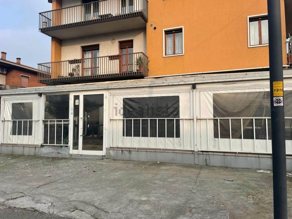 locale commerciale in affitto a Castel d'Azzano in zona Forette