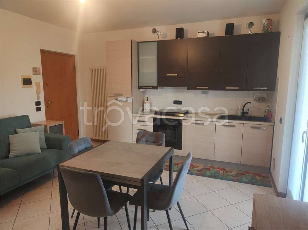 appartamento in affitto a Castel d'Azzano in zona Azzano