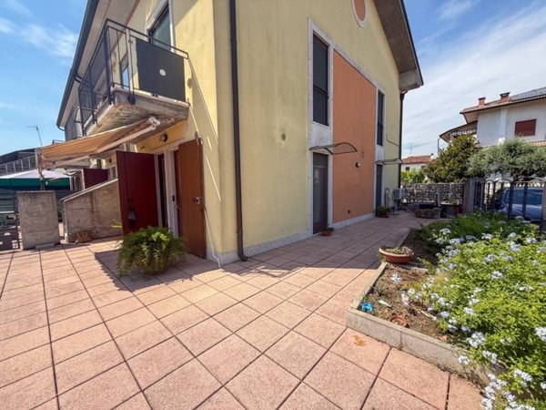 appartamento in affitto a Castel d'Azzano in zona Rizza