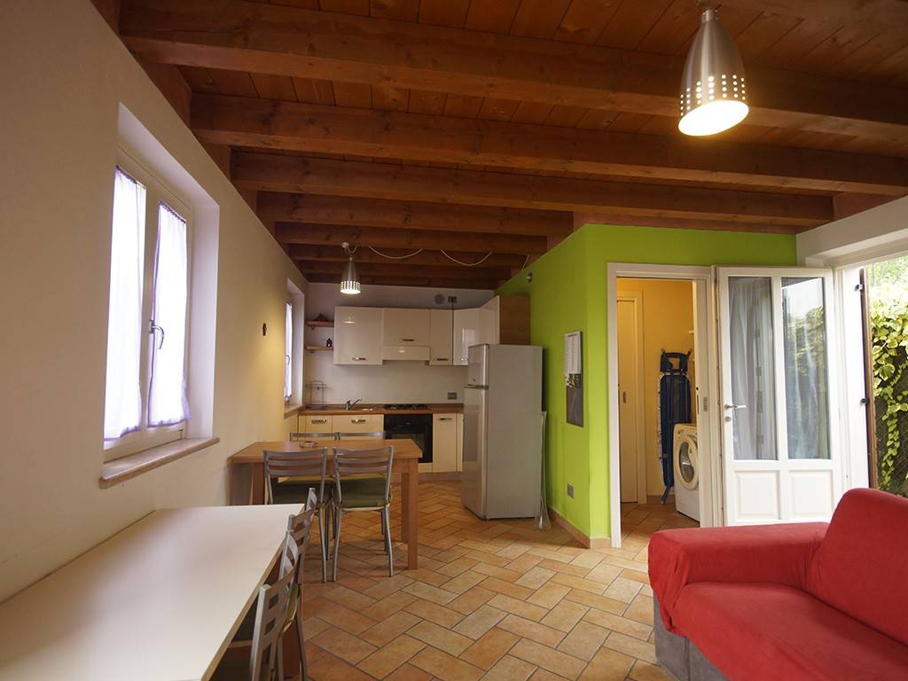 appartamento in affitto a Castelnuovo del Garda in zona Sandrà