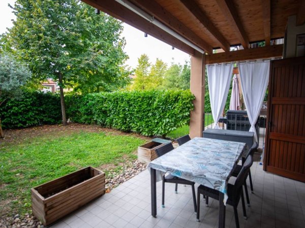 appartamento in affitto a Castelnuovo del Garda in zona Sandrà
