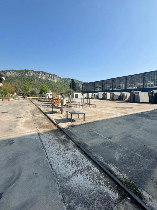 capannone in affitto a Castelnuovo del Garda