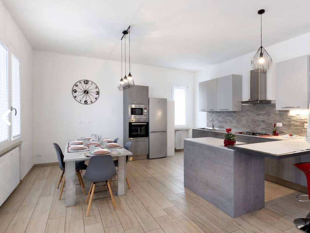 appartamento in affitto a Castelnuovo del Garda in zona Sandrà