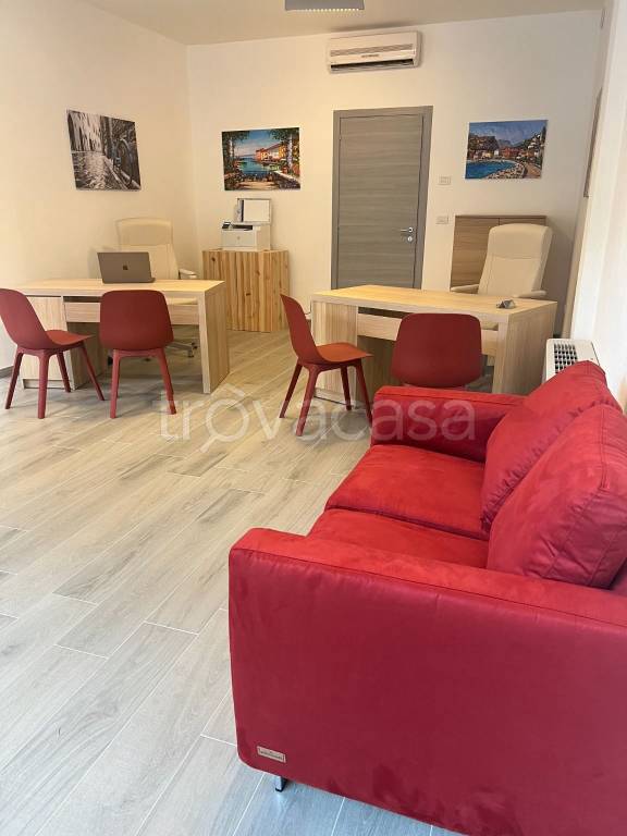 negozio in affitto a Garda