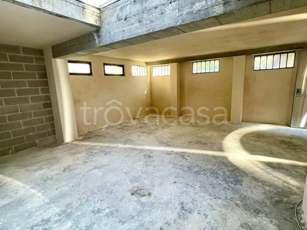 locale commerciale in affitto a Garda