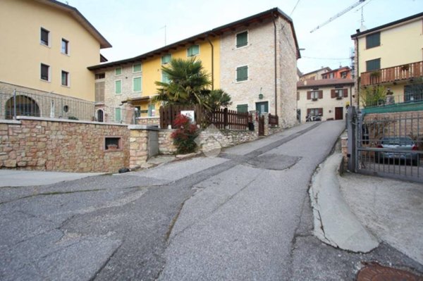 appartamento in affitto a Grezzana in zona Azzago