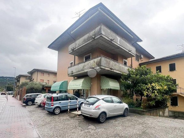 locale commerciale in affitto a Grezzana