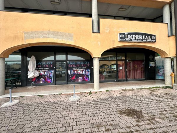negozio in affitto ad Illasi in zona Cellore