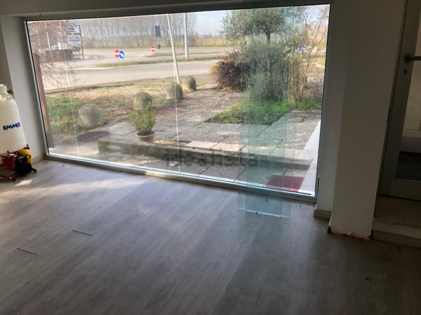 locale commerciale in affitto ad Isola della Scala