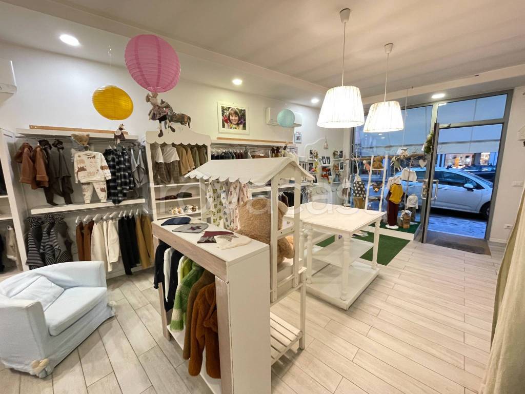 negozio in affitto ad Isola della Scala