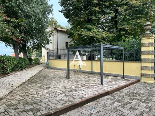 negozio in affitto ad Isola della Scala