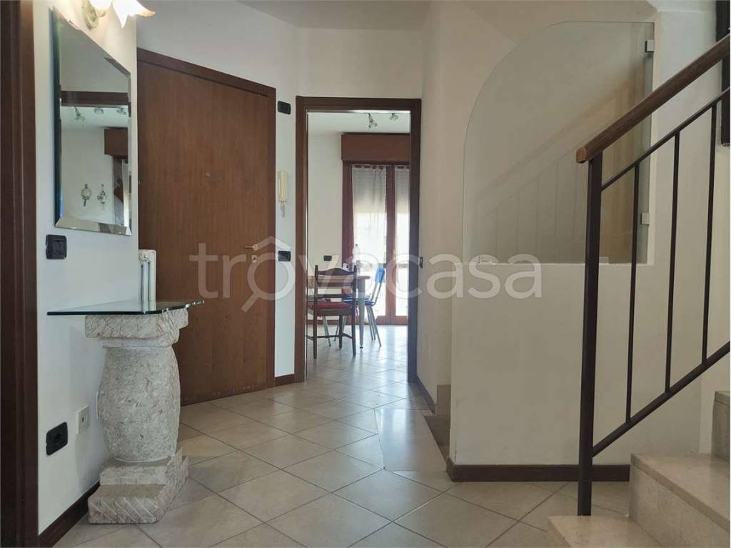 casa indipendente in affitto ad Isola della Scala