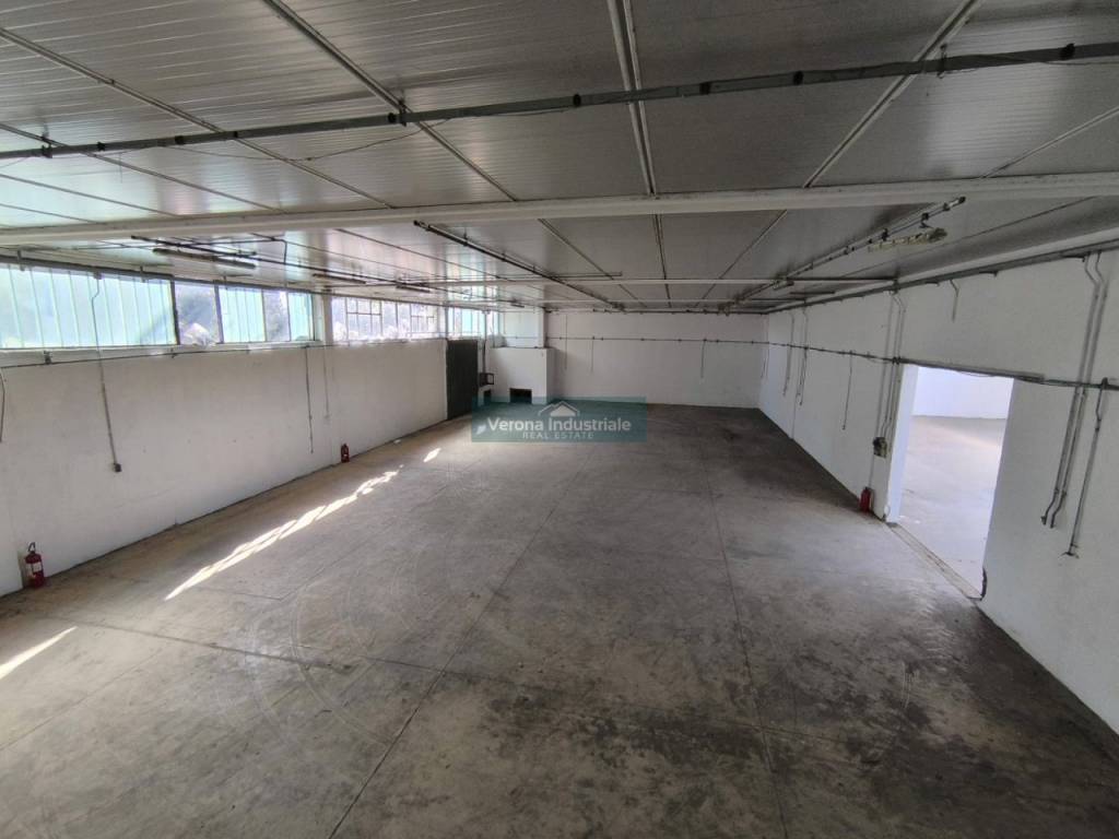 locale commerciale in affitto ad Isola Rizza