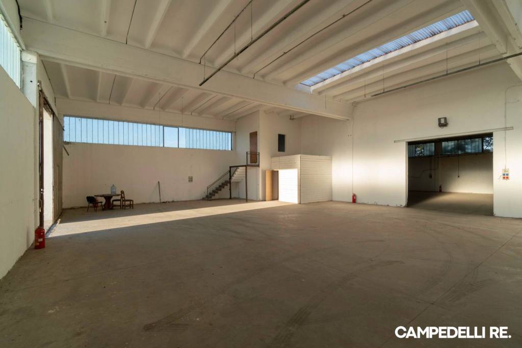 locale commerciale in affitto ad Isola Rizza