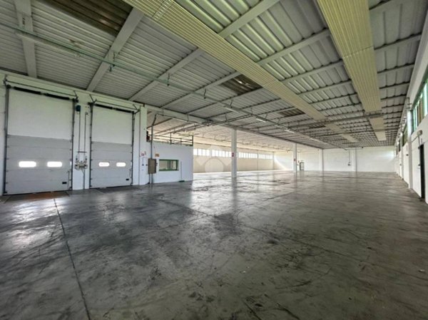 locale commerciale in affitto ad Isola Rizza