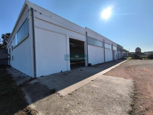 locale commerciale in affitto ad Isola Rizza