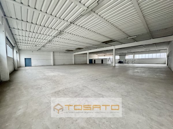 locale commerciale in affitto ad Isola Rizza
