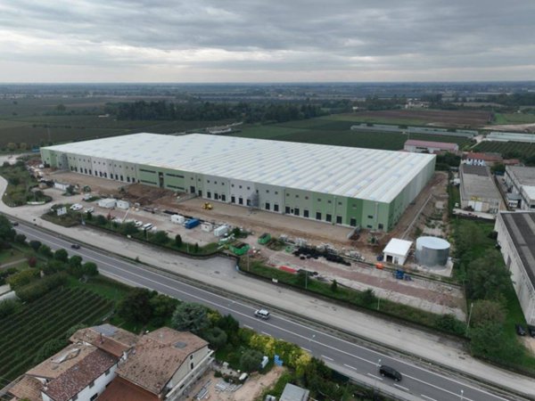 locale commerciale in affitto a Lavagno