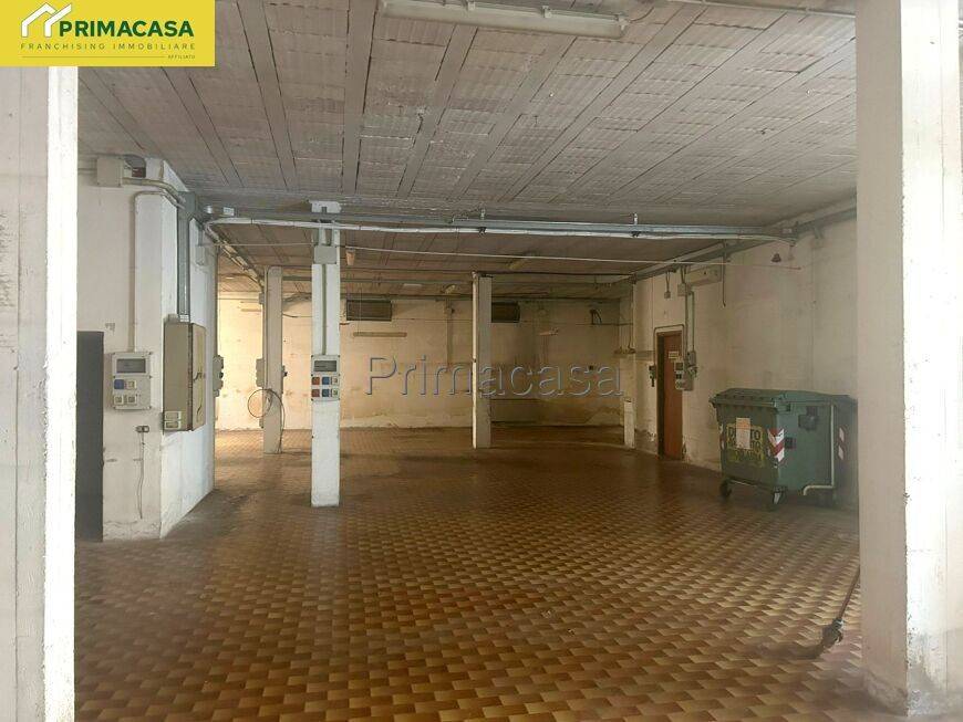 locale commerciale in affitto a Lavagno in zona Vago