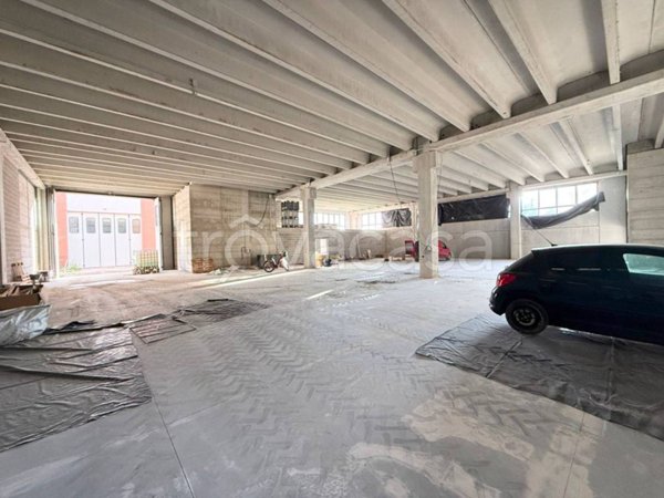 locale commerciale in affitto a Lavagno