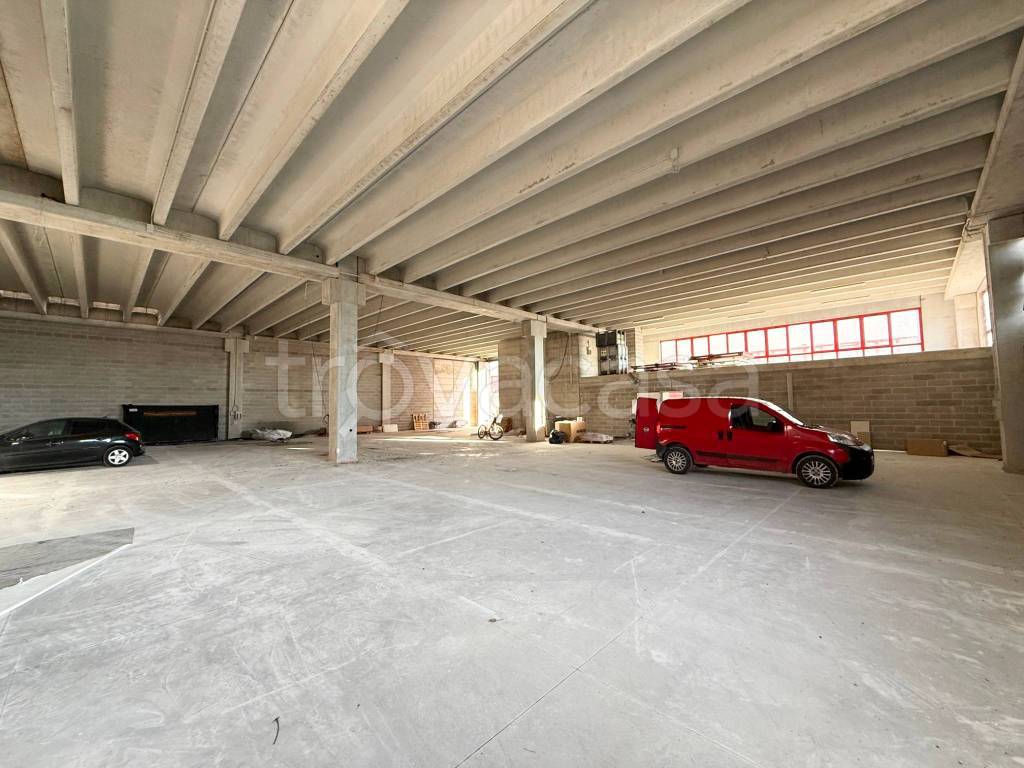 locale commerciale in affitto a Lavagno