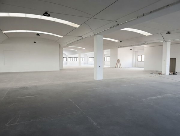 locale commerciale in affitto a Lavagno in zona Vago