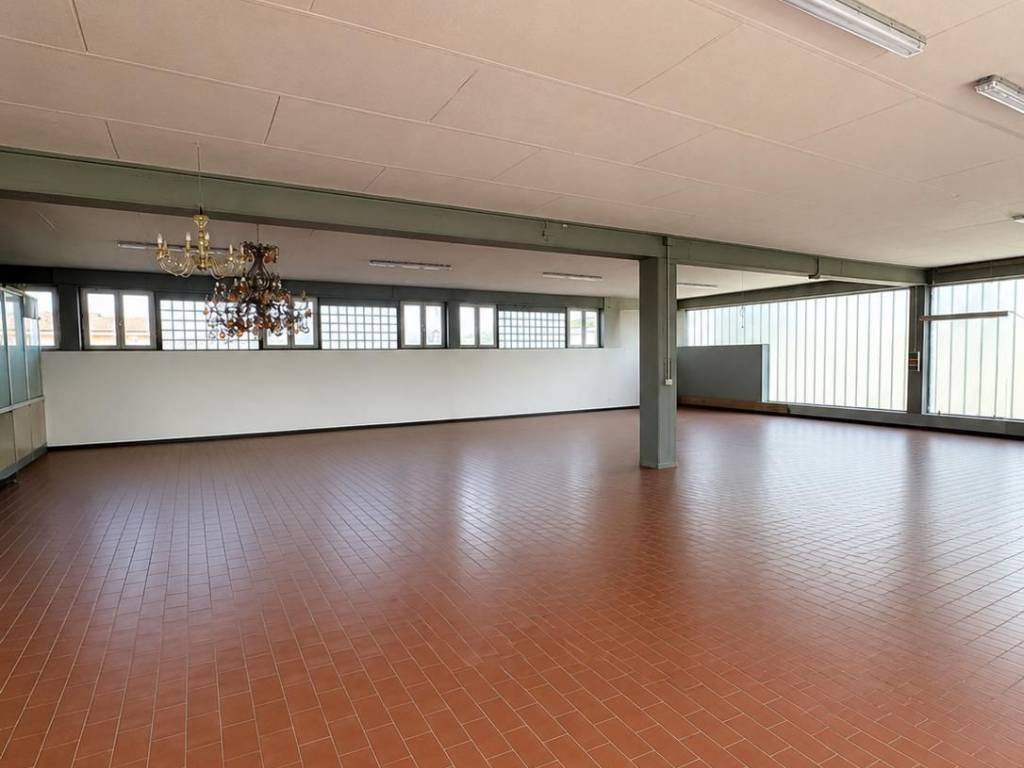 locale commerciale in affitto a Lavagno in zona Vago