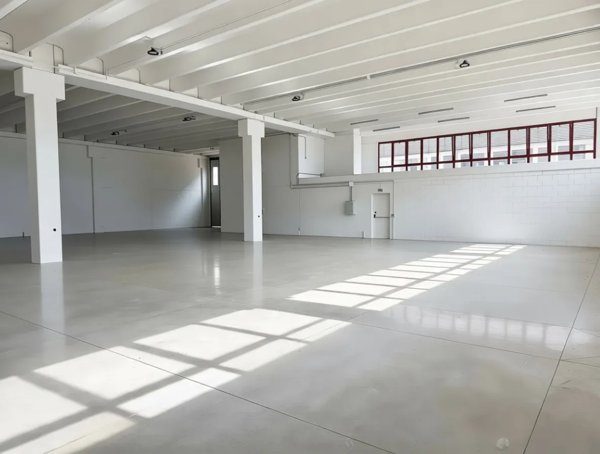 locale commerciale in affitto a Lavagno in zona Vago
