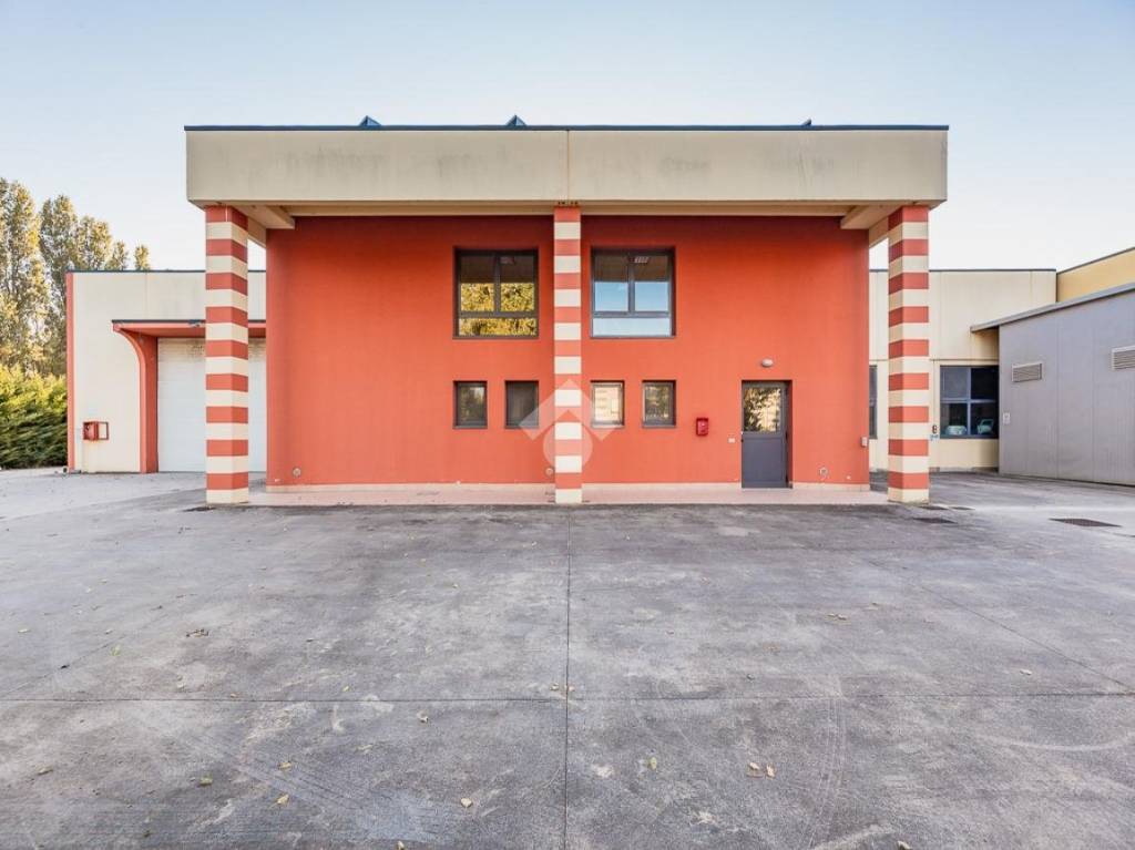 locale commerciale in affitto a Lazise