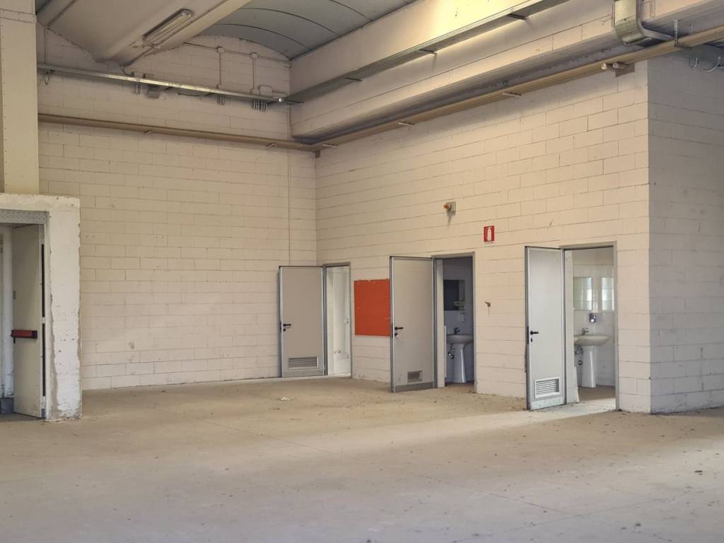 locale commerciale in affitto a Legnago