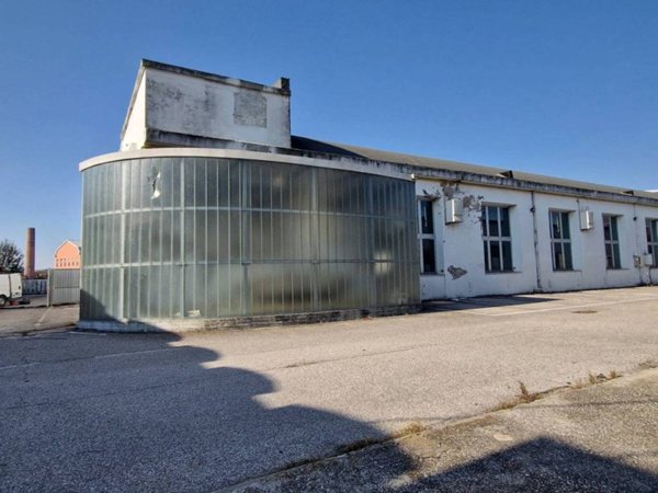 locale commerciale in affitto a Legnago