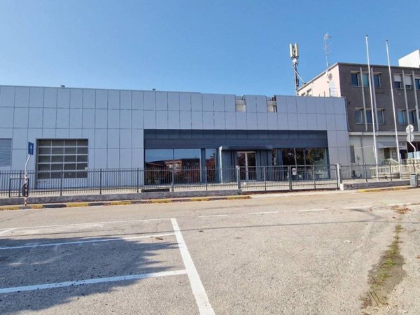 locale commerciale in affitto a Legnago