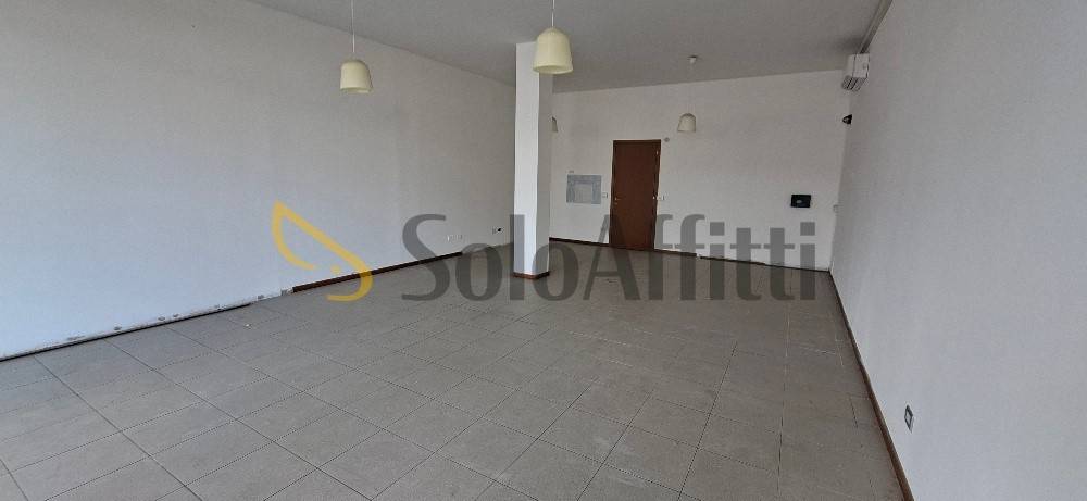negozio in affitto a Legnago in zona Terranegra