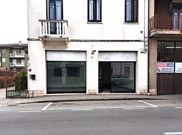 negozio in affitto a Legnago in zona Porto
