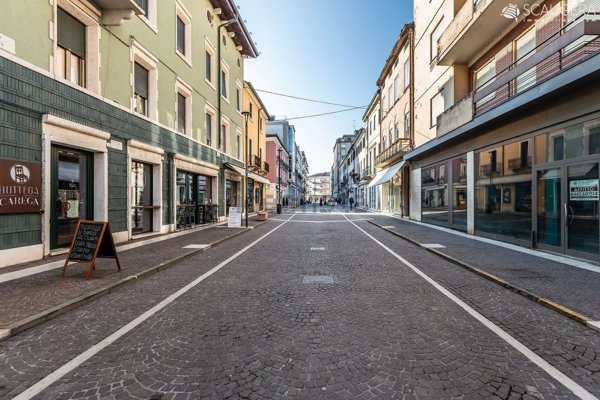 locale commerciale in affitto a Legnago