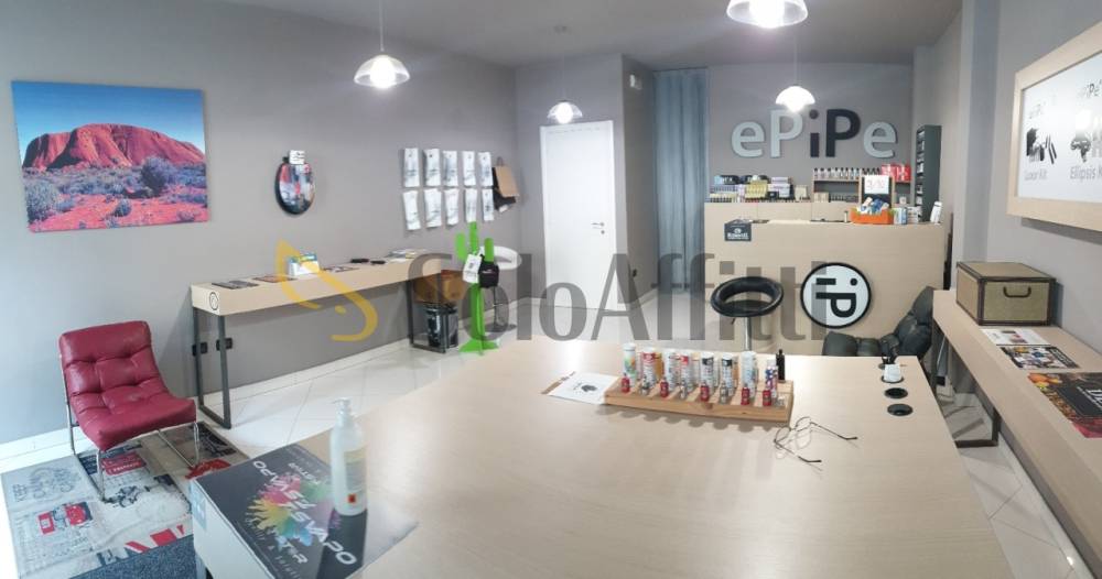 negozio in affitto a Legnago in zona Porto