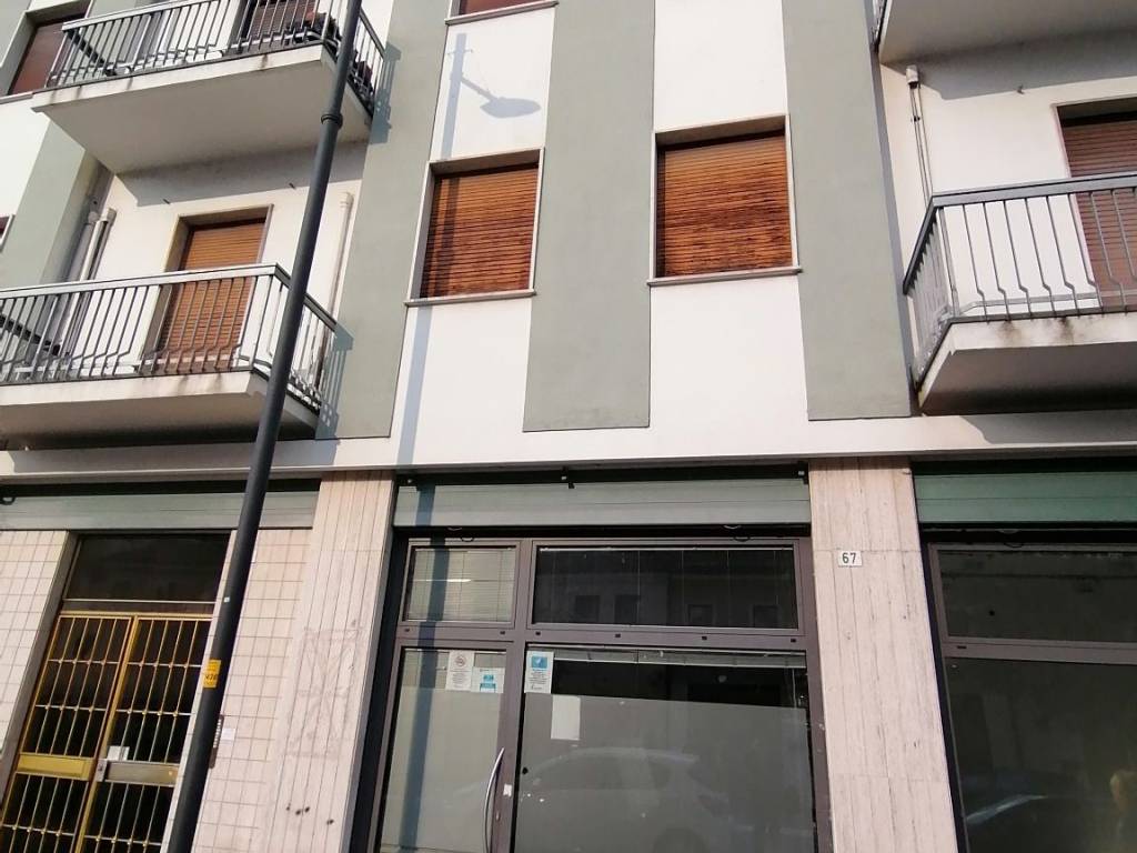 locale commerciale in affitto a Legnago in zona Porto