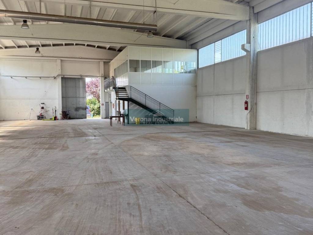 locale commerciale in affitto a Mozzecane