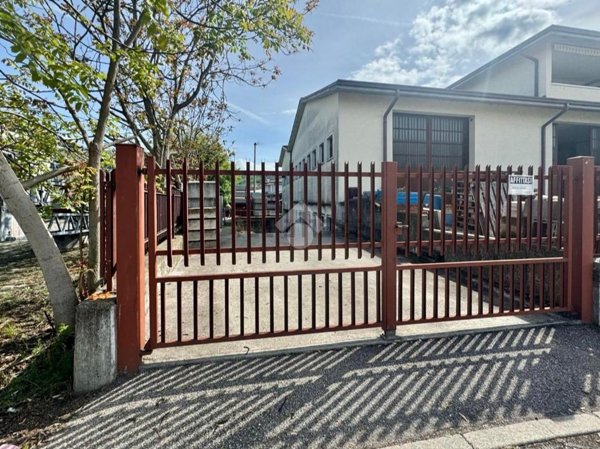 locale di sgombero in affitto a Negrar di Valpolicella in zona Arbizzano