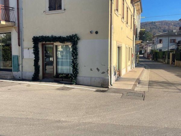 negozio in affitto a Negrar di Valpolicella in zona Santa Maria