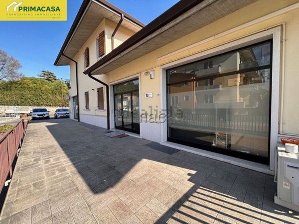 negozio in affitto a Negrar di Valpolicella in zona Santa Maria