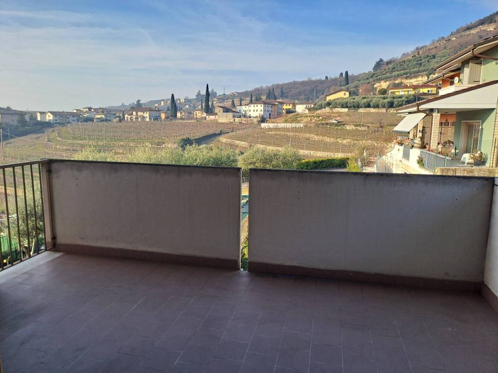 appartamento in affitto a Negrar di Valpolicella in zona Jago