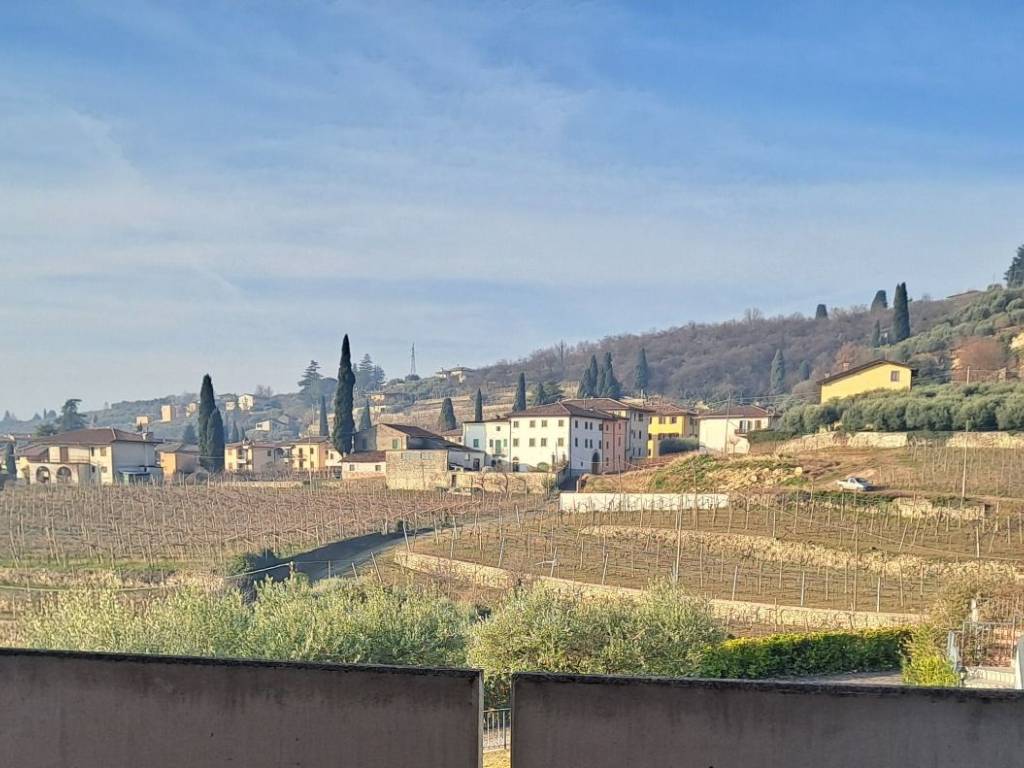 appartamento in affitto a Negrar di Valpolicella in zona Jago