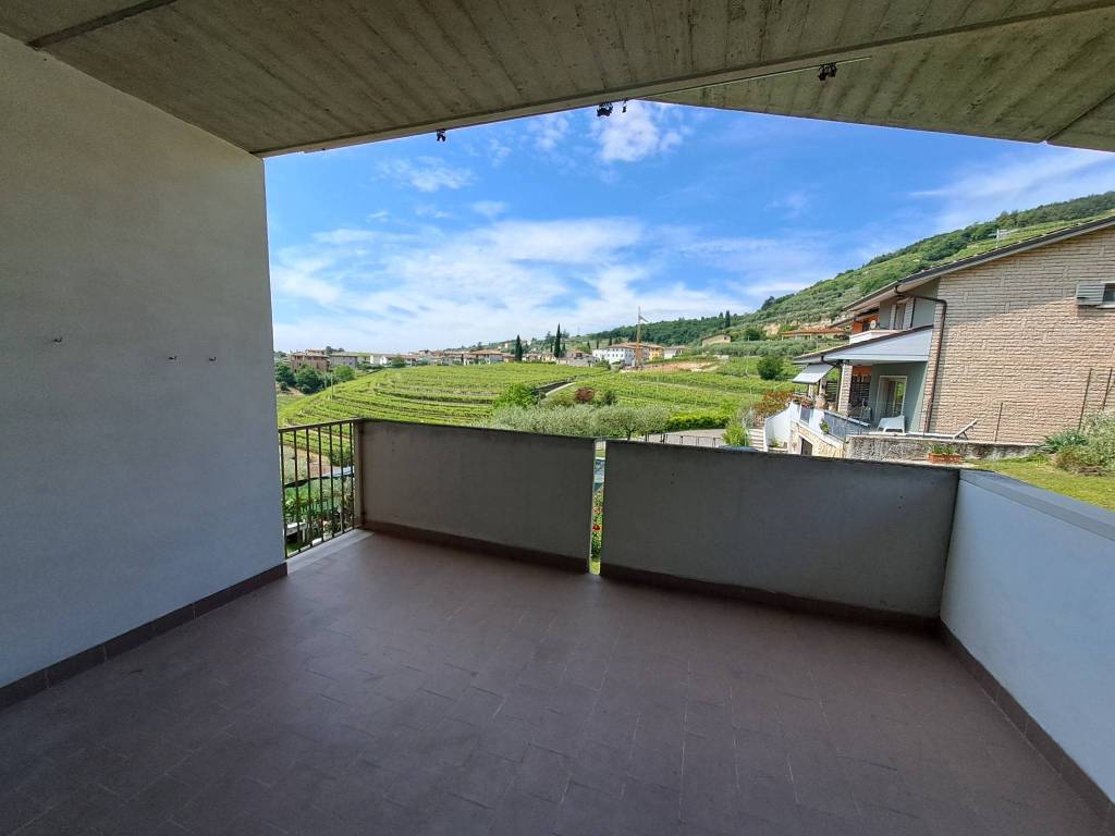 appartamento in affitto a Negrar di Valpolicella in zona Jago