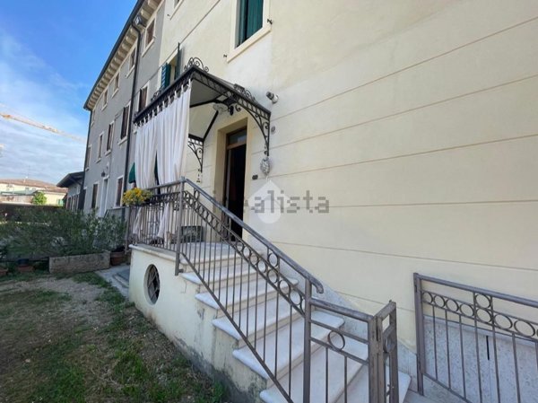 appartamento in affitto a Negrar di Valpolicella in zona Santa Maria