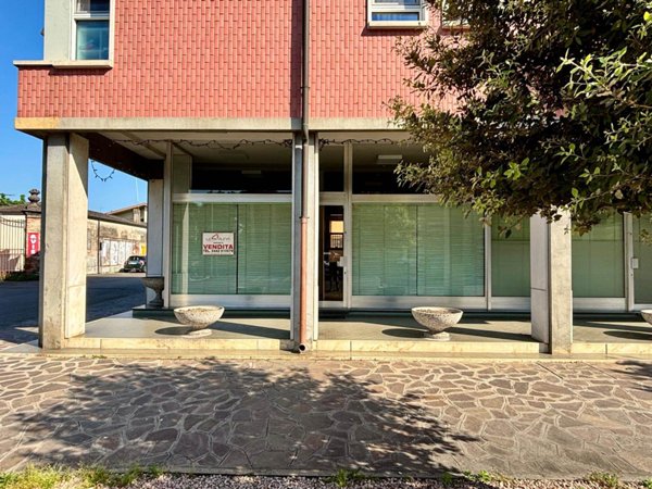 negozio in affitto a Nogara in zona Caselle