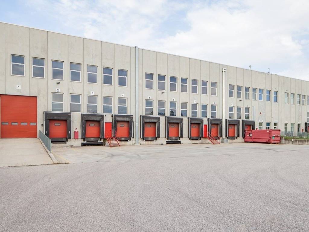 locale commerciale in affitto a Nogarole Rocca in zona Pradelle