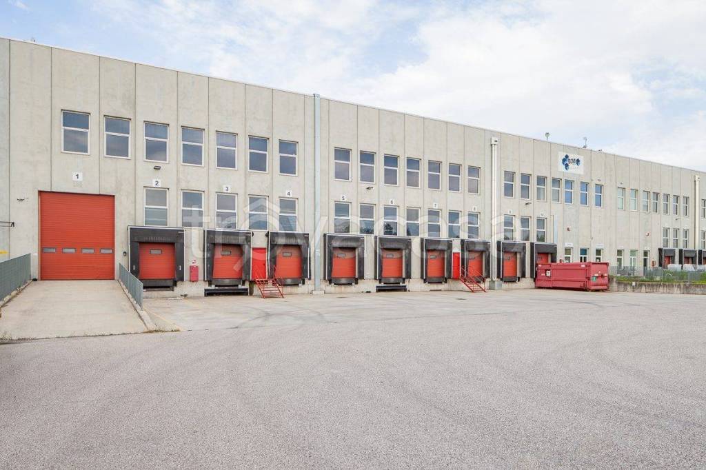 locale commerciale in affitto a Nogarole Rocca