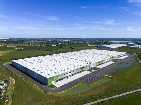 locale commerciale in affitto a Nogarole Rocca