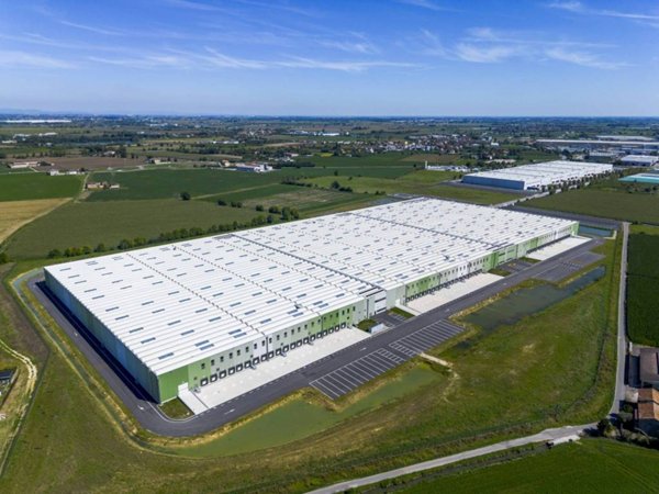 locale commerciale in affitto a Nogarole Rocca